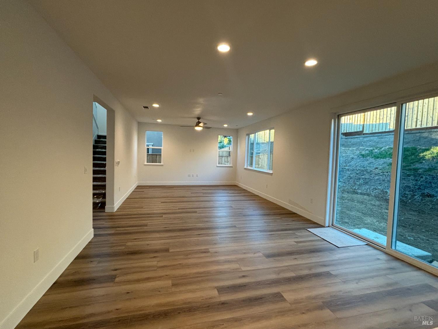 Detail Gallery Image 3 of 7 For 215 Echols Dr, Martinez,  CA 94553 - 4 Beds | 3 Baths