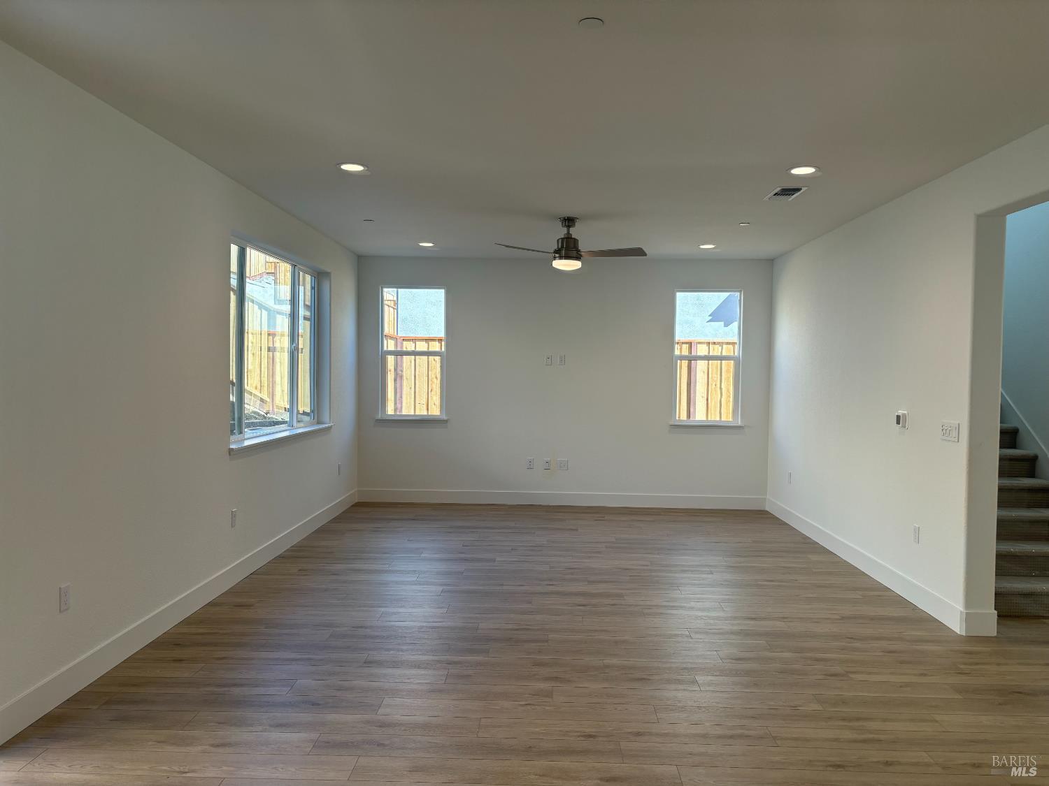 Detail Gallery Image 4 of 5 For 227 Echols Dr, Martinez,  CA 94553 - 4 Beds | 3 Baths