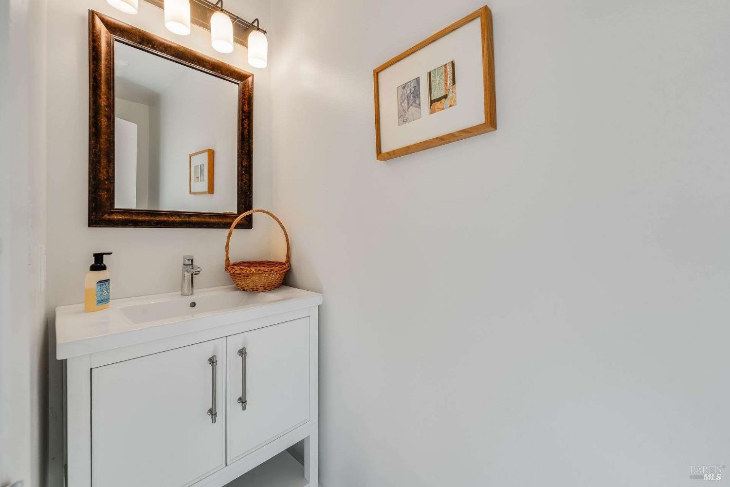 Detail Gallery Image 13 of 34 For 43 Marin Ave, Sausalito,  CA 94965 - 3 Beds | 2/1 Baths