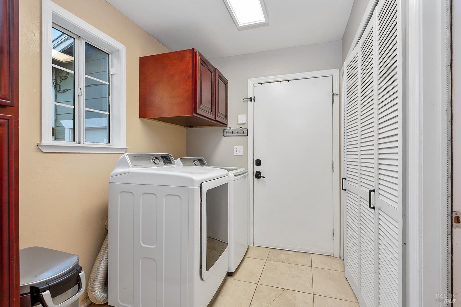 Detail Gallery Image 11 of 39 For 2595 Hardies Ln, Santa Rosa,  CA 95403 - 3 Beds | 2/1 Baths