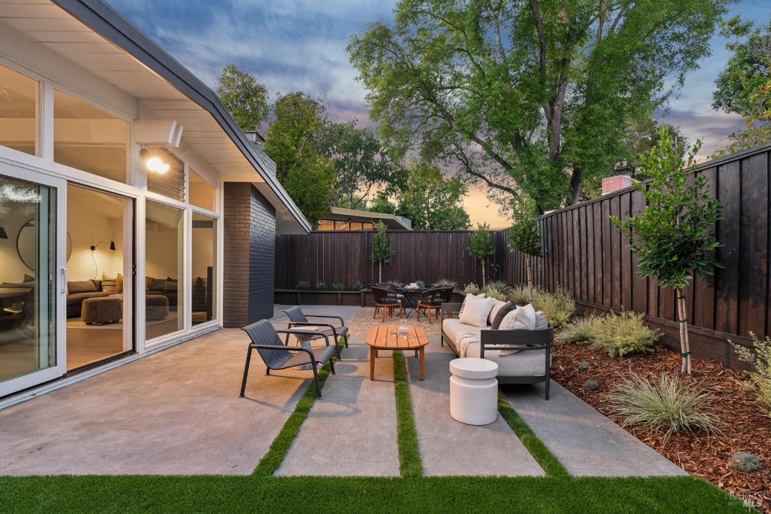 Detail Gallery Image 13 of 58 For 364 Hyacinth Way, San Rafael,  CA 94903 - 4 Beds | 2 Baths