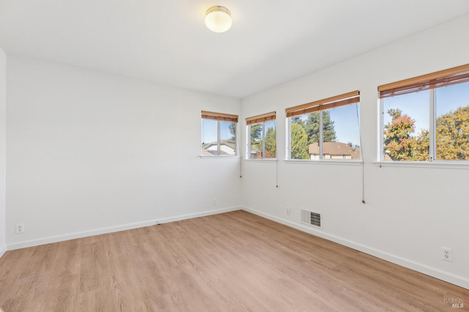 Detail Gallery Image 30 of 46 For 1365 Jacobs Pl, Dixon,  CA 95620 - 4 Beds | 2/1 Baths