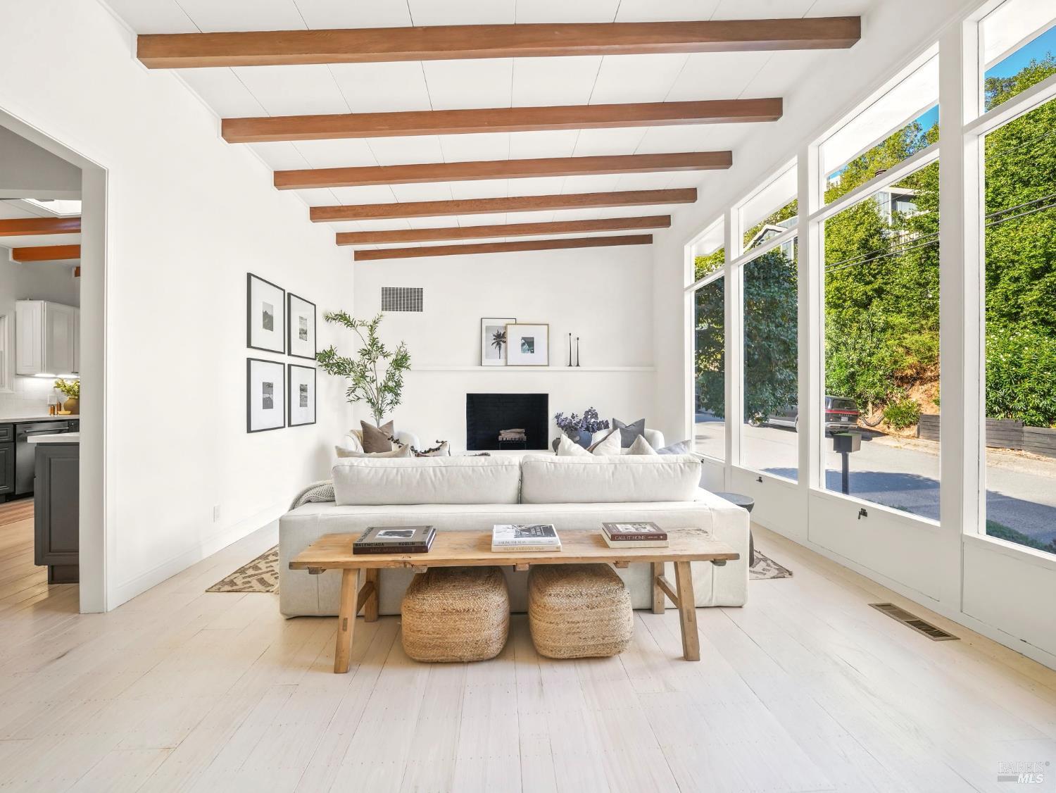 Detail Gallery Image 5 of 29 For 37 Convent Ct, San Rafael,  CA 94901 - 4 Beds | 2/1 Baths