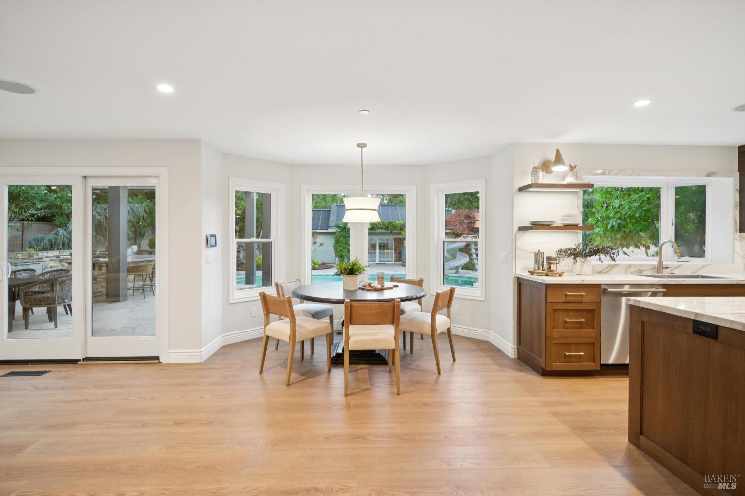 Detail Gallery Image 24 of 74 For 10 Chamberlain Ave, Novato,  CA 94947 - 5 Beds | 3/1 Baths