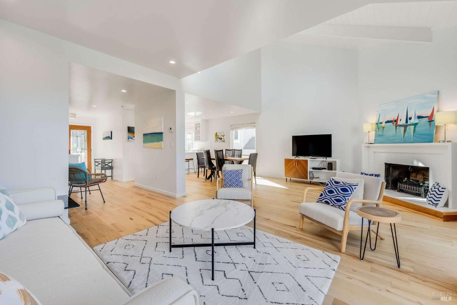 Detail Gallery Image 2 of 34 For 43 Marin Ave, Sausalito,  CA 94965 - 3 Beds | 2/1 Baths