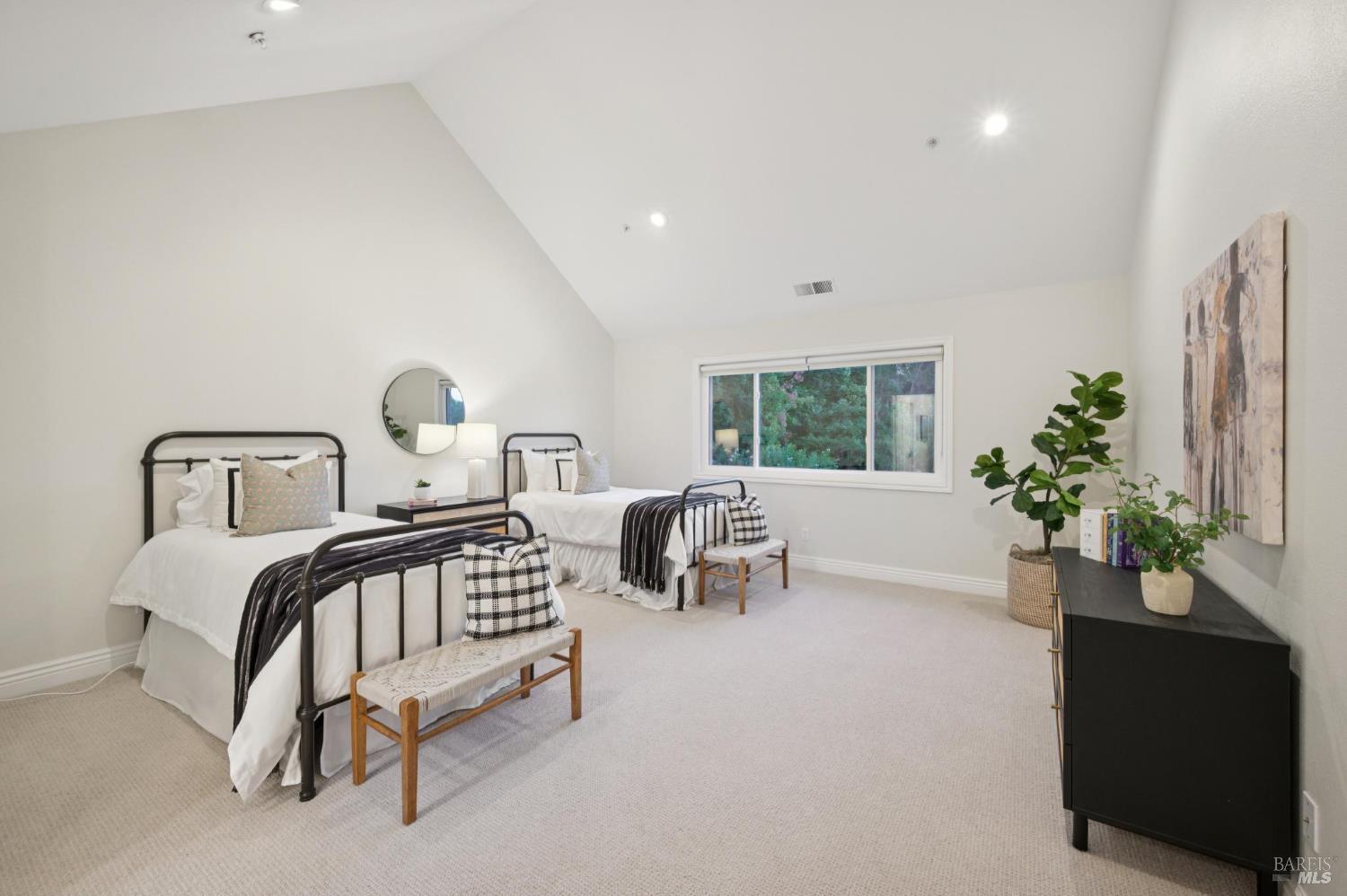 Detail Gallery Image 42 of 74 For 10 Chamberlain Ave, Novato,  CA 94947 - 5 Beds | 3/1 Baths