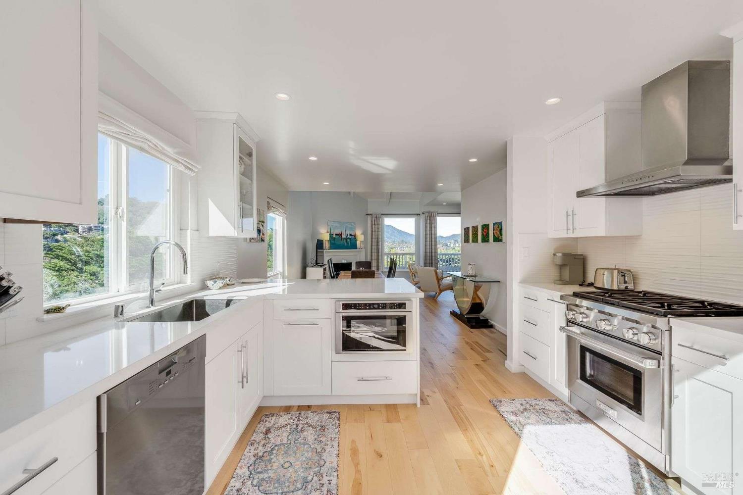 Detail Gallery Image 12 of 34 For 43 Marin Ave, Sausalito,  CA 94965 - 3 Beds | 2/1 Baths