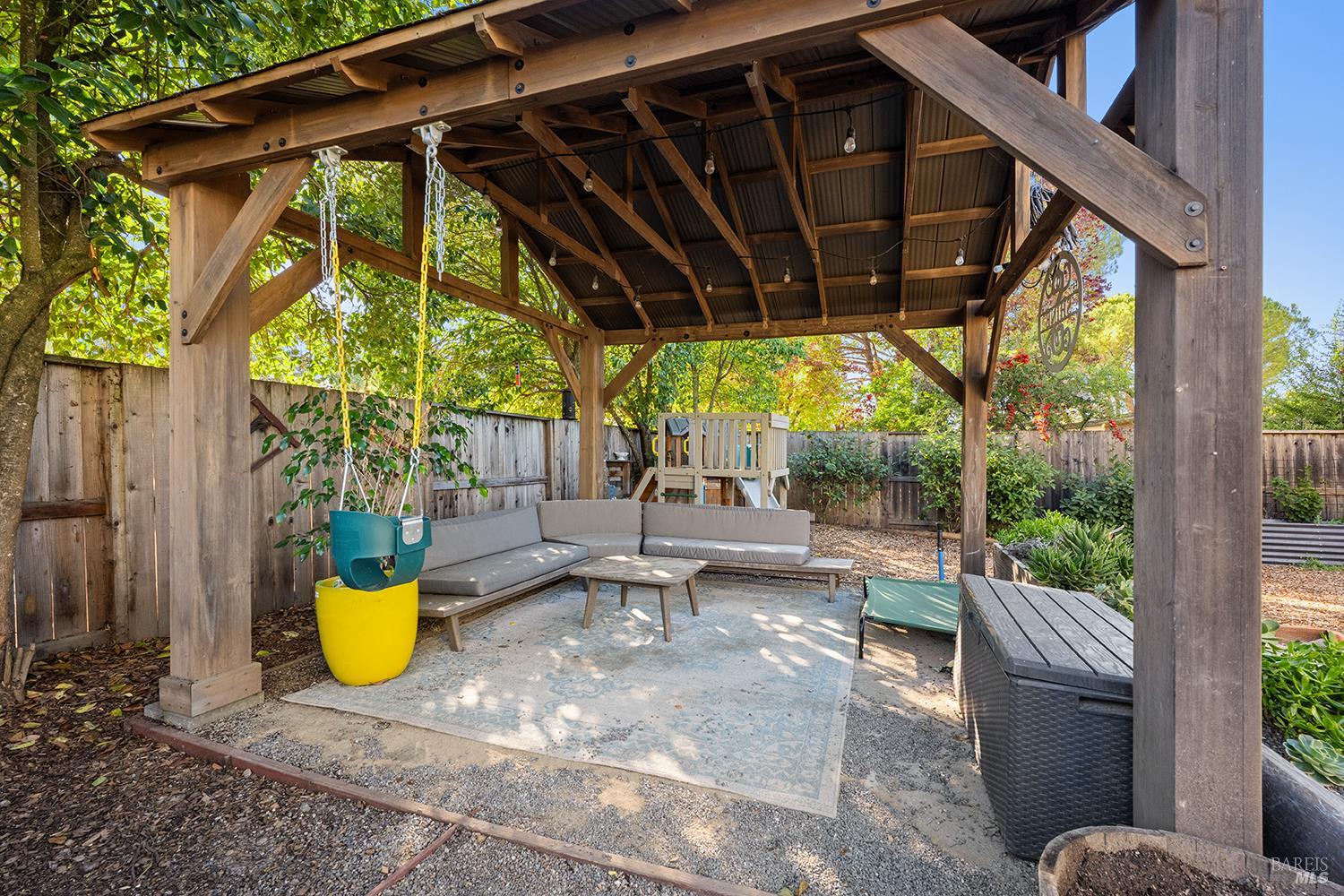 Detail Gallery Image 31 of 39 For 2595 Hardies Ln, Santa Rosa,  CA 95403 - 3 Beds | 2/1 Baths