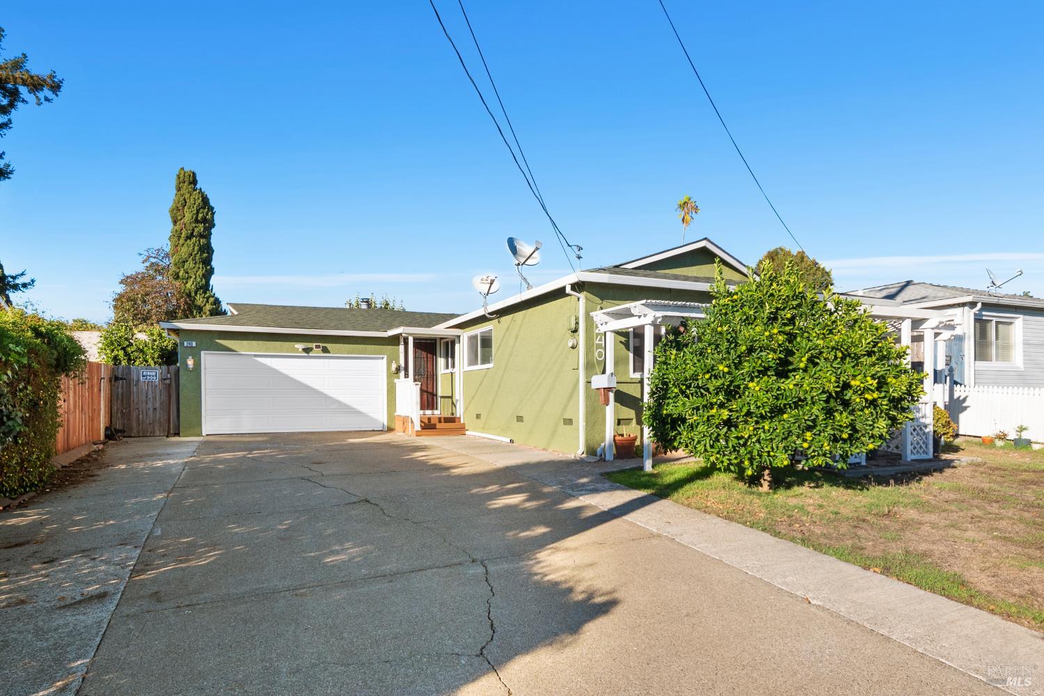 Detail Gallery Image 5 of 44 For 240 W Carolyn Dr, American Canyon,  CA 94503 - 4 Beds | 2 Baths