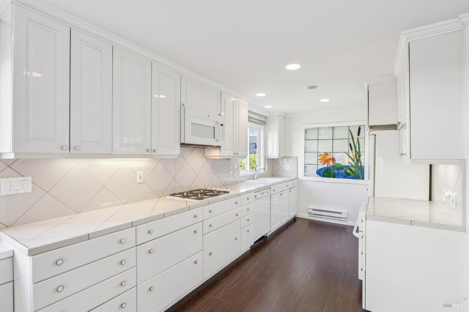 Detail Gallery Image 14 of 27 For 505 Larkspur Plaza Dr #9,  Larkspur,  CA 94939 - 2 Beds | 1 Baths