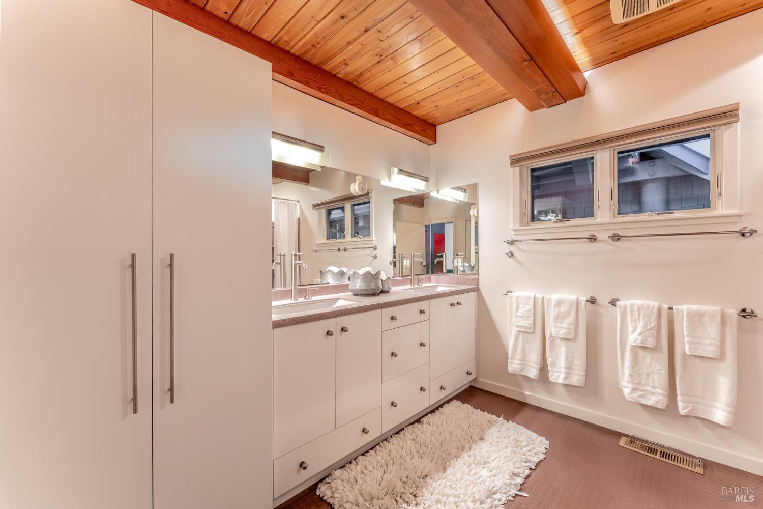 Detail Gallery Image 21 of 89 For 8301 West Side Potter Valley Rd, Potter Valley,  CA 95469 - 2 Beds | 3 Baths