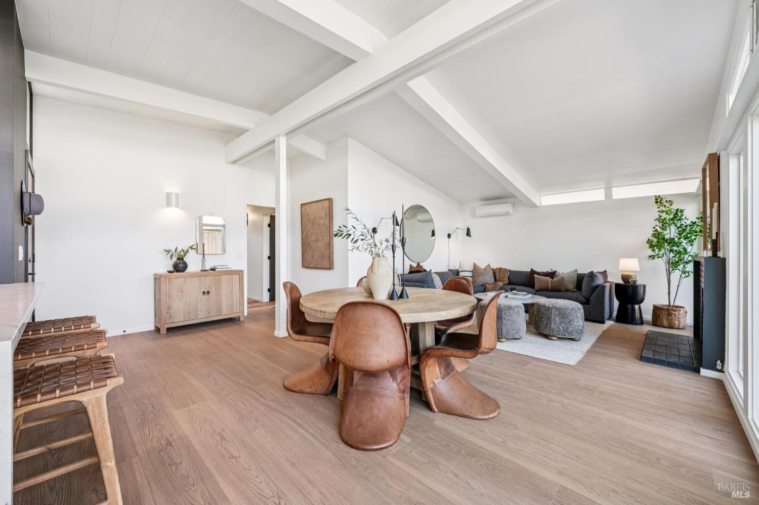 Detail Gallery Image 4 of 58 For 364 Hyacinth Way, San Rafael,  CA 94903 - 4 Beds | 2 Baths