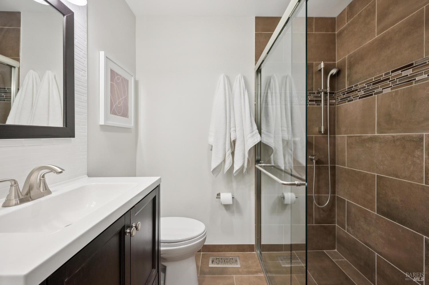 Detail Gallery Image 32 of 74 For 10 Chamberlain Ave, Novato,  CA 94947 - 5 Beds | 3/1 Baths