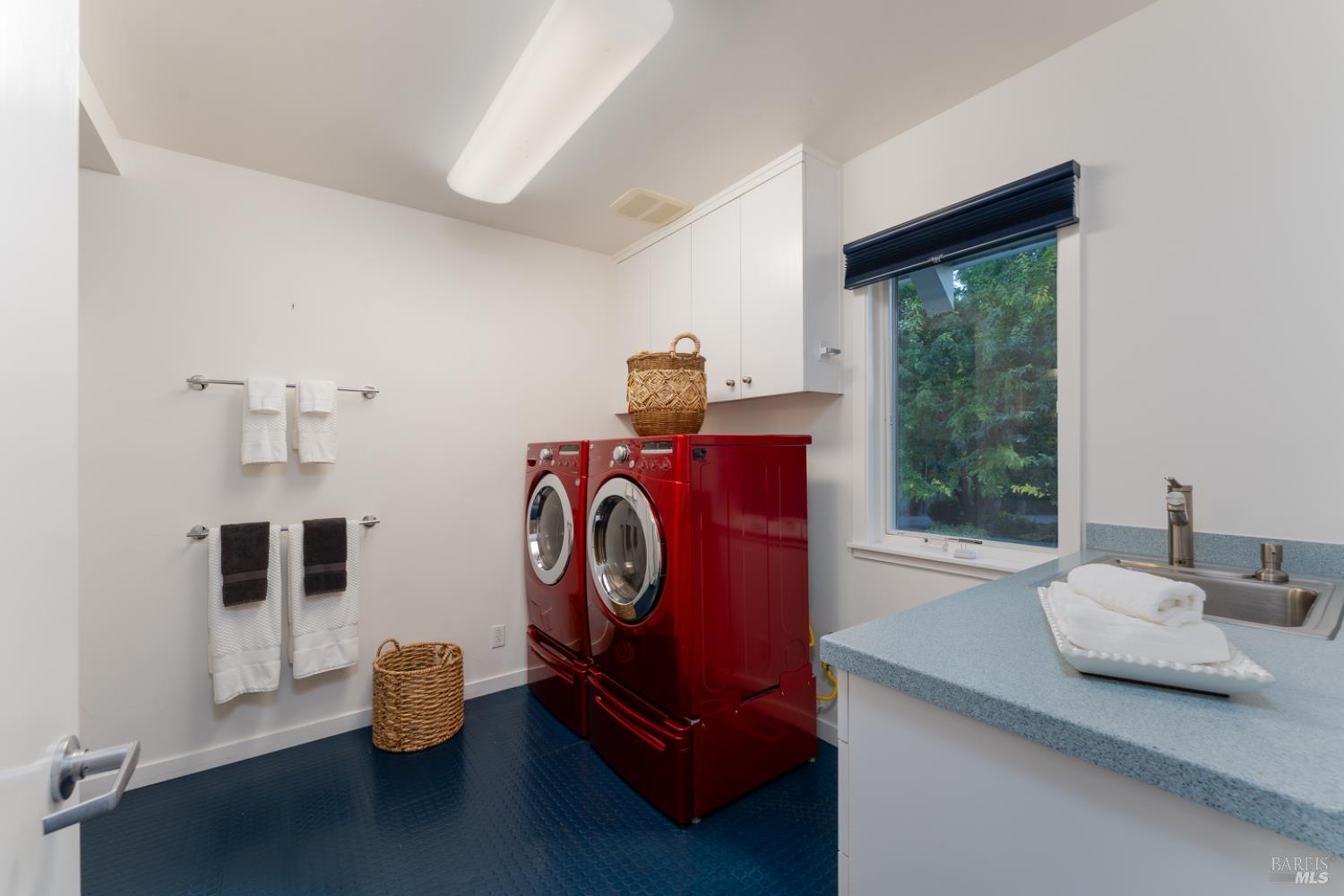 Detail Gallery Image 30 of 89 For 8301 West Side Potter Valley Rd, Potter Valley,  CA 95469 - 2 Beds | 3 Baths