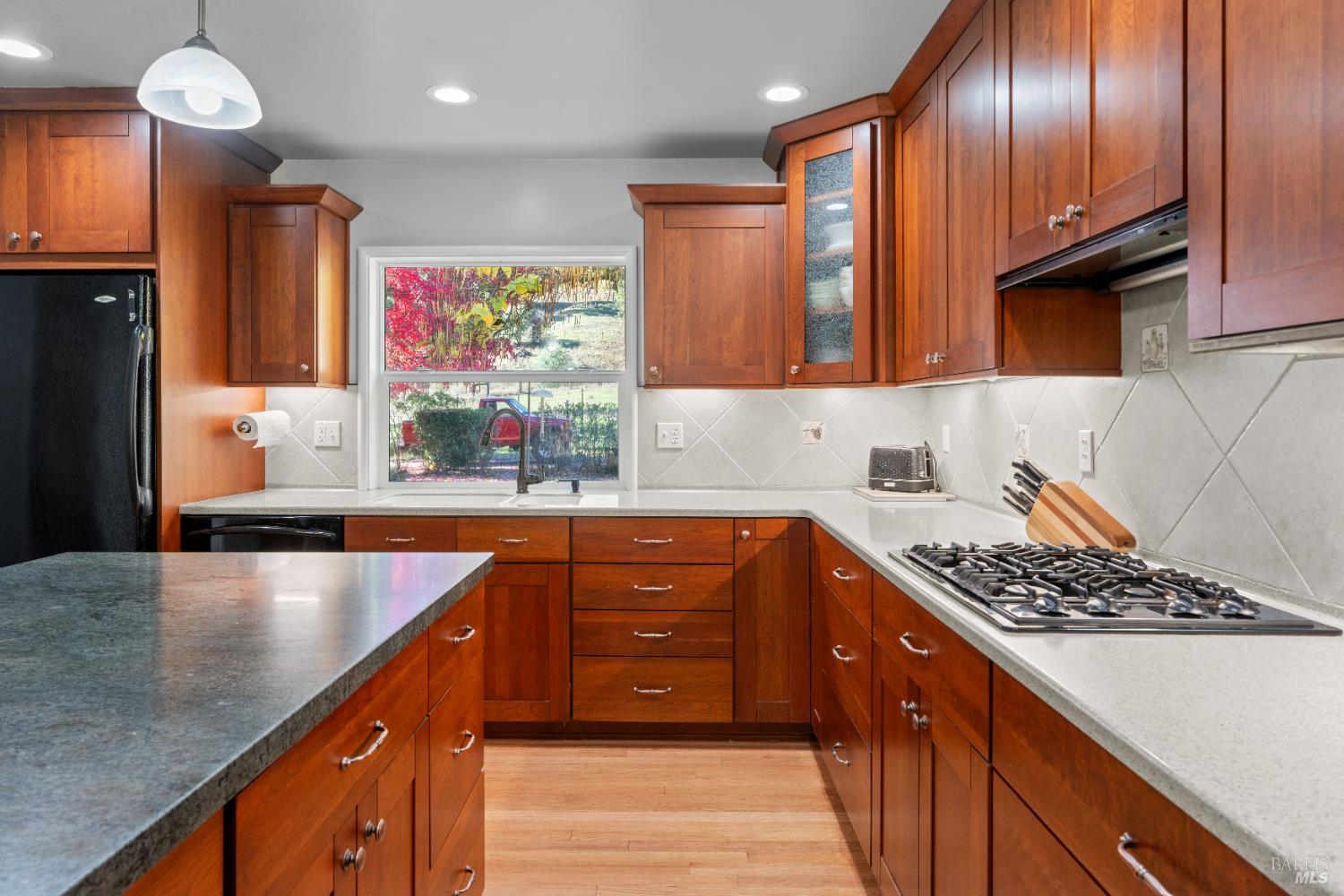 Detail Gallery Image 6 of 40 For 7420 Eastside Potter Valley Rd, Ukiah,  CA 95482 - 3 Beds | 2 Baths