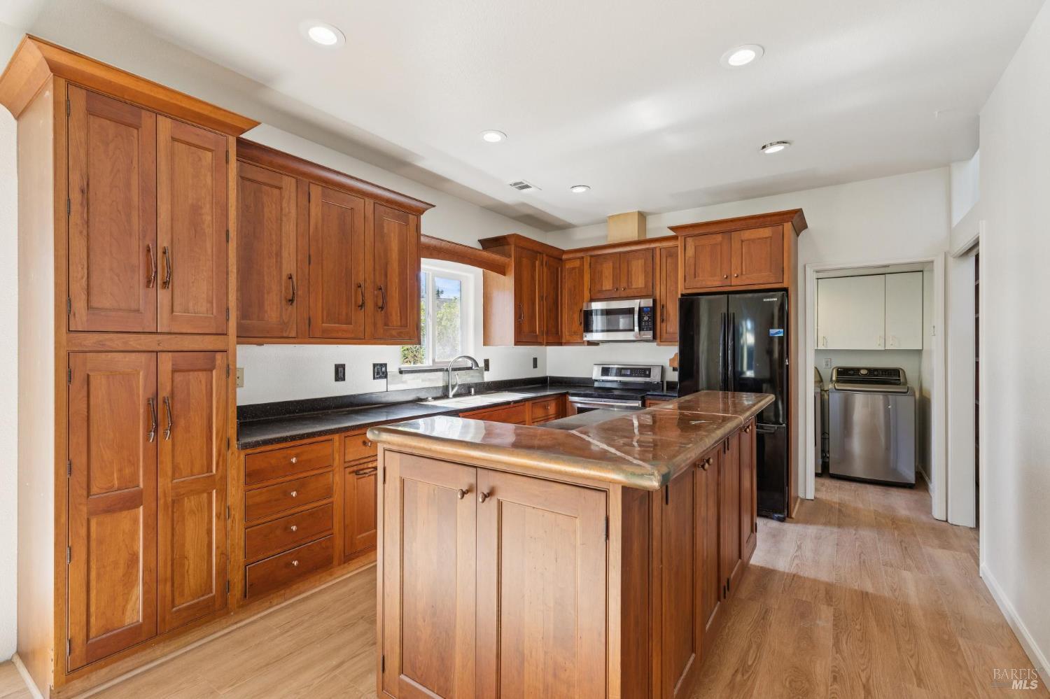 Detail Gallery Image 15 of 46 For 1365 Jacobs Pl, Dixon,  CA 95620 - 4 Beds | 2/1 Baths