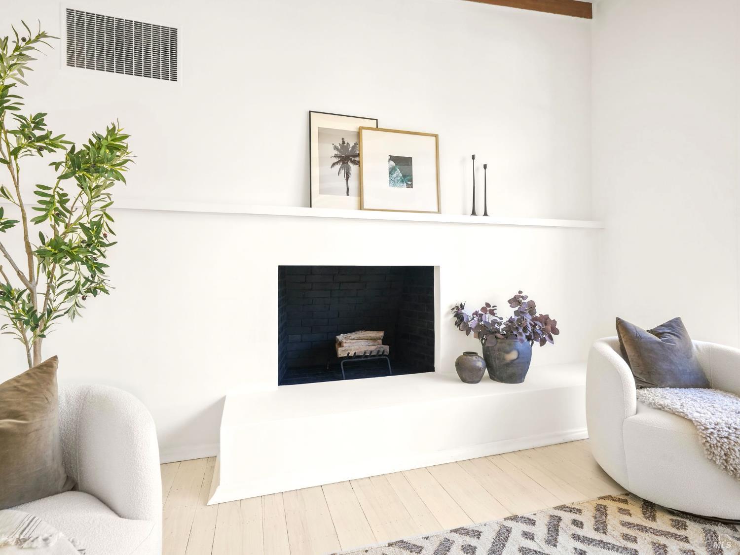 Detail Gallery Image 6 of 29 For 37 Convent Ct, San Rafael,  CA 94901 - 4 Beds | 2/1 Baths