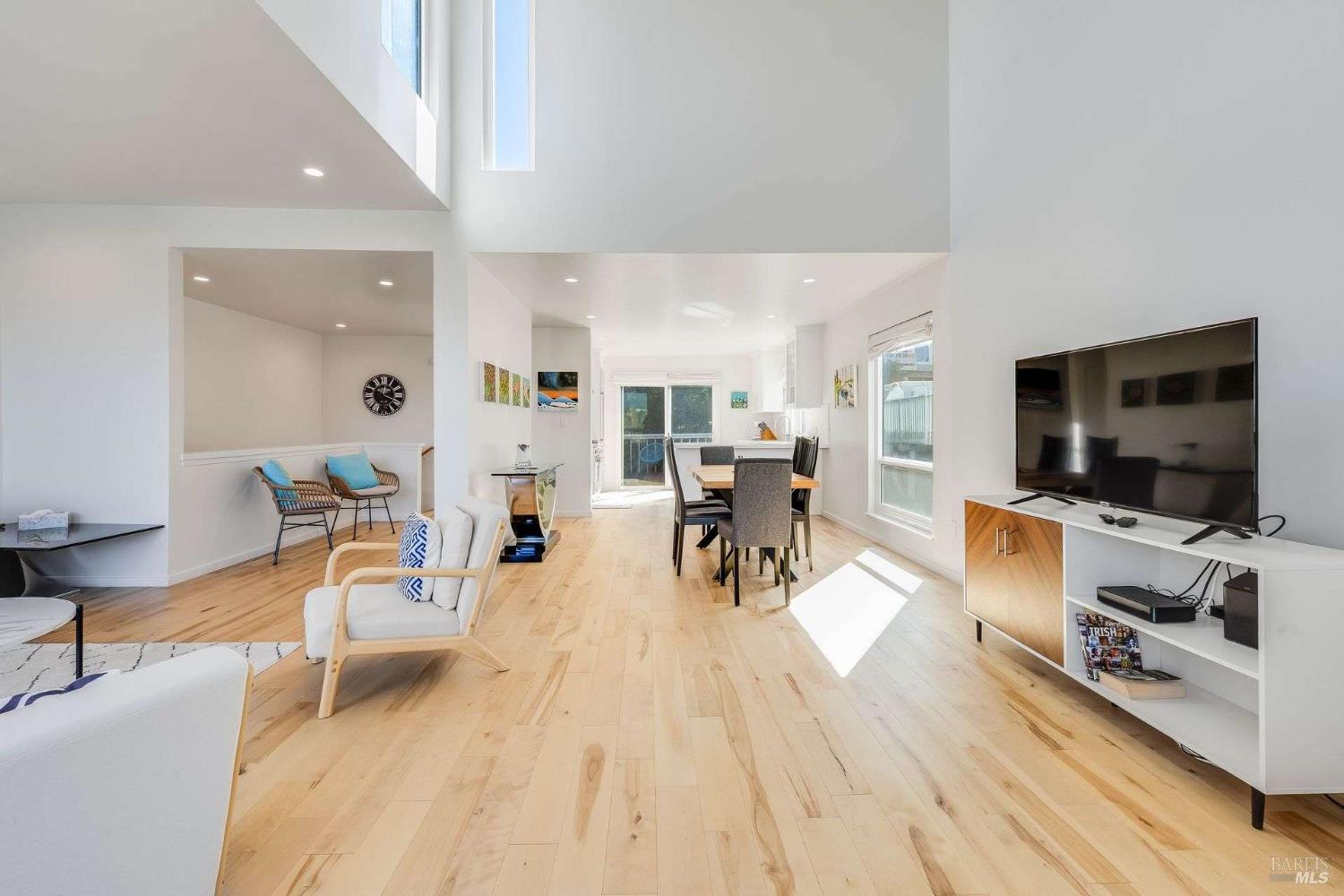 Detail Gallery Image 6 of 34 For 43 Marin Ave, Sausalito,  CA 94965 - 3 Beds | 2/1 Baths