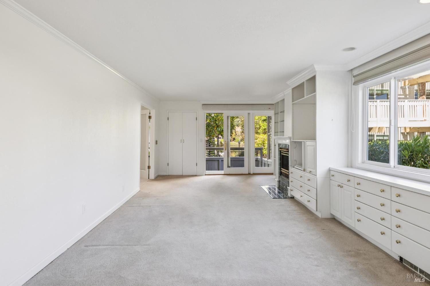 Detail Gallery Image 6 of 27 For 505 Larkspur Plaza Dr #9,  Larkspur,  CA 94939 - 2 Beds | 1 Baths