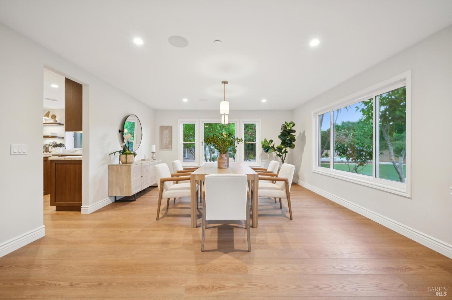 Detail Gallery Image 12 of 74 For 10 Chamberlain Ave, Novato,  CA 94947 - 5 Beds | 3/1 Baths