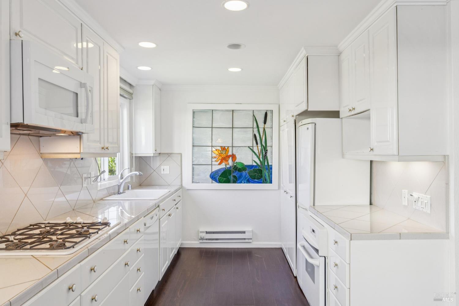 Detail Gallery Image 13 of 27 For 505 Larkspur Plaza Dr #9,  Larkspur,  CA 94939 - 2 Beds | 1 Baths