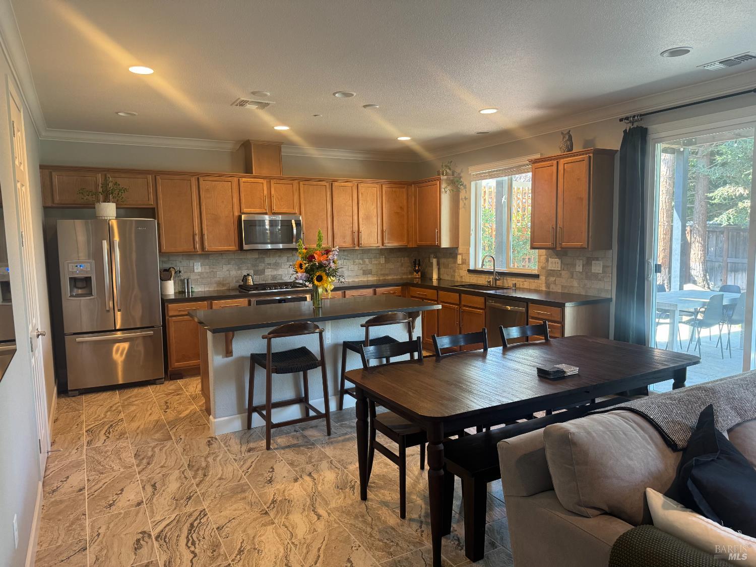 Detail Gallery Image 2 of 18 For 261 Joyce Dr, Vacaville,  CA 95687 - 4 Beds | 2 Baths