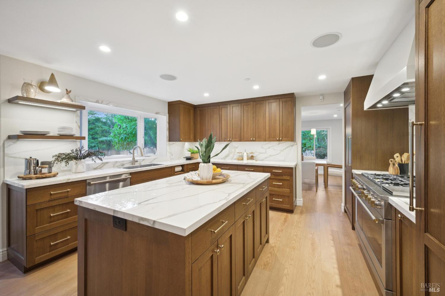 Detail Gallery Image 16 of 74 For 10 Chamberlain Ave, Novato,  CA 94947 - 5 Beds | 3/1 Baths