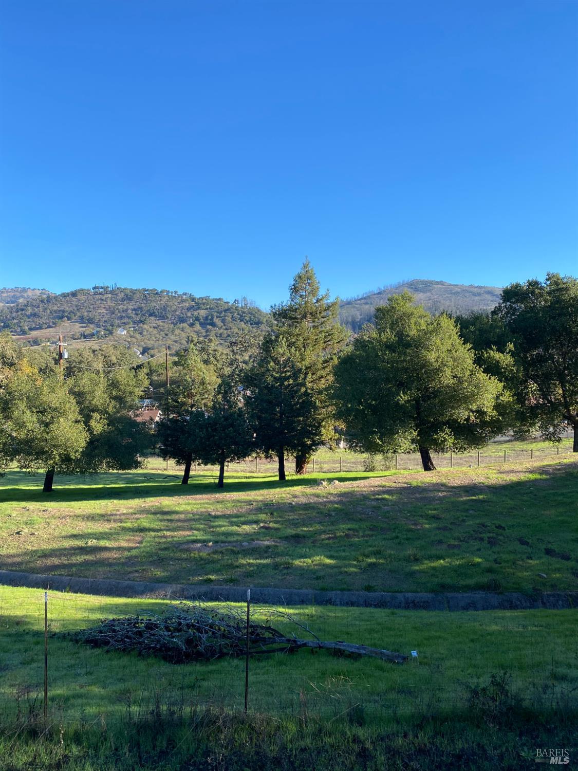 Detail Gallery Image 13 of 15 For 6261 Meadowstone Dr, Santa Rosa,  CA 95409 - 3 Beds | 2 Baths