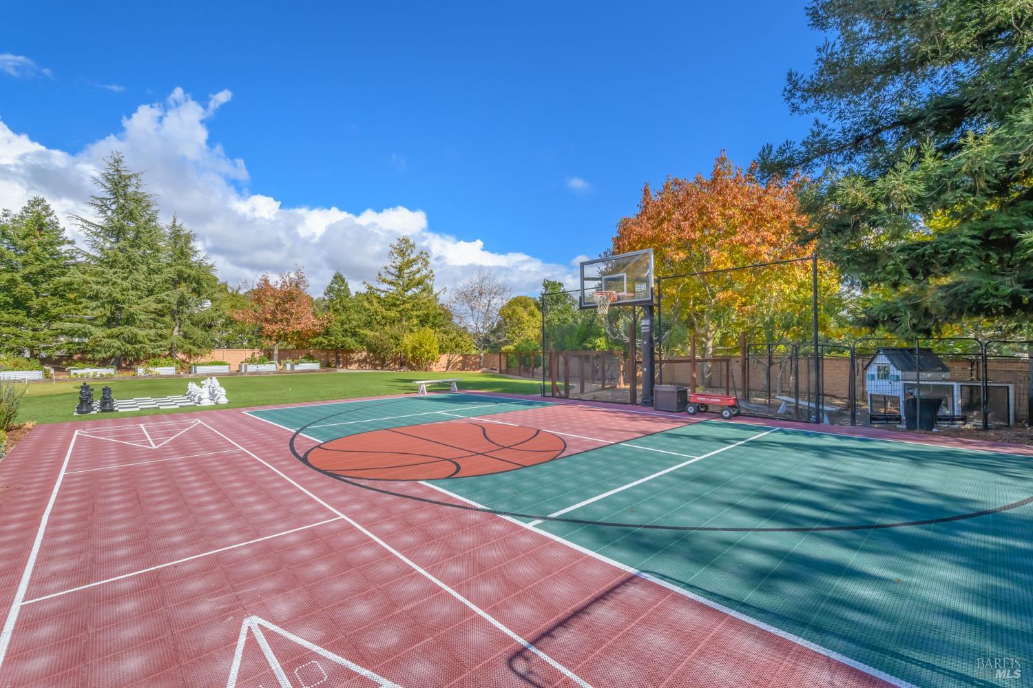 Detail Gallery Image 66 of 74 For 10 Chamberlain Ave, Novato,  CA 94947 - 5 Beds | 3/1 Baths