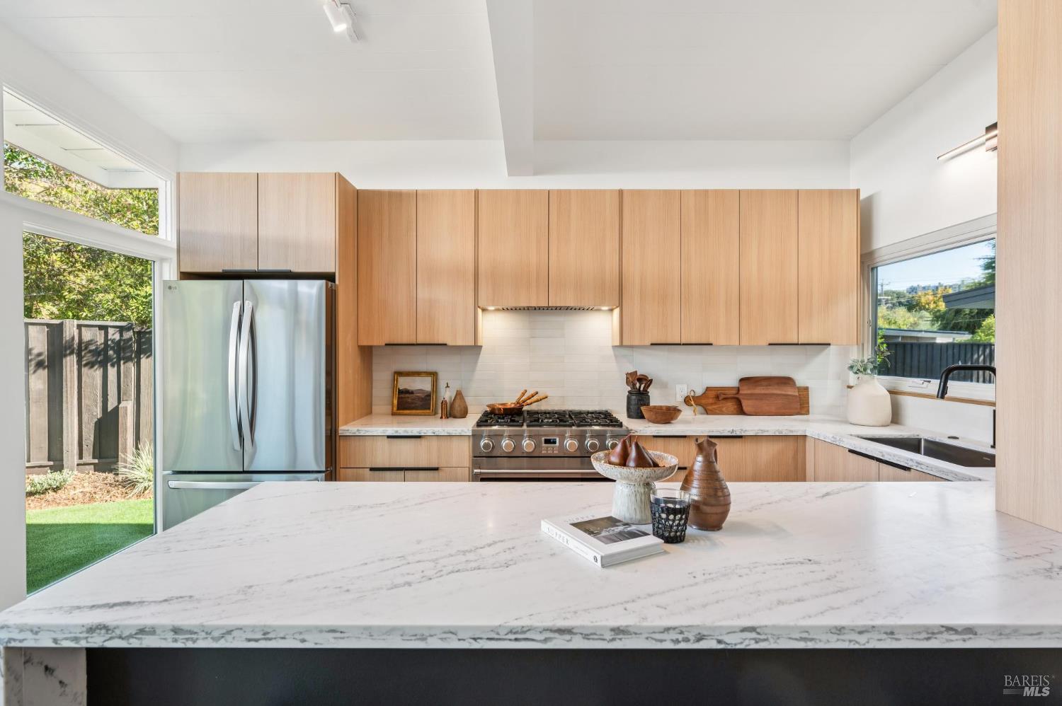 Detail Gallery Image 11 of 58 For 364 Hyacinth Way, San Rafael,  CA 94903 - 4 Beds | 2 Baths