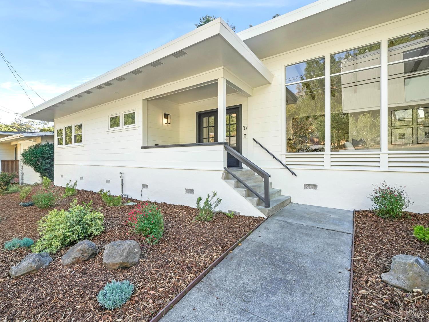 Detail Gallery Image 3 of 29 For 37 Convent Ct, San Rafael,  CA 94901 - 4 Beds | 2/1 Baths