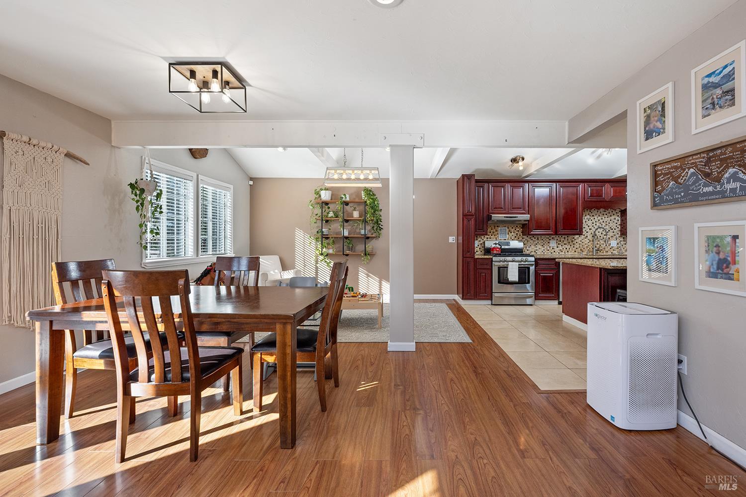 Detail Gallery Image 7 of 39 For 2595 Hardies Ln, Santa Rosa,  CA 95403 - 3 Beds | 2/1 Baths