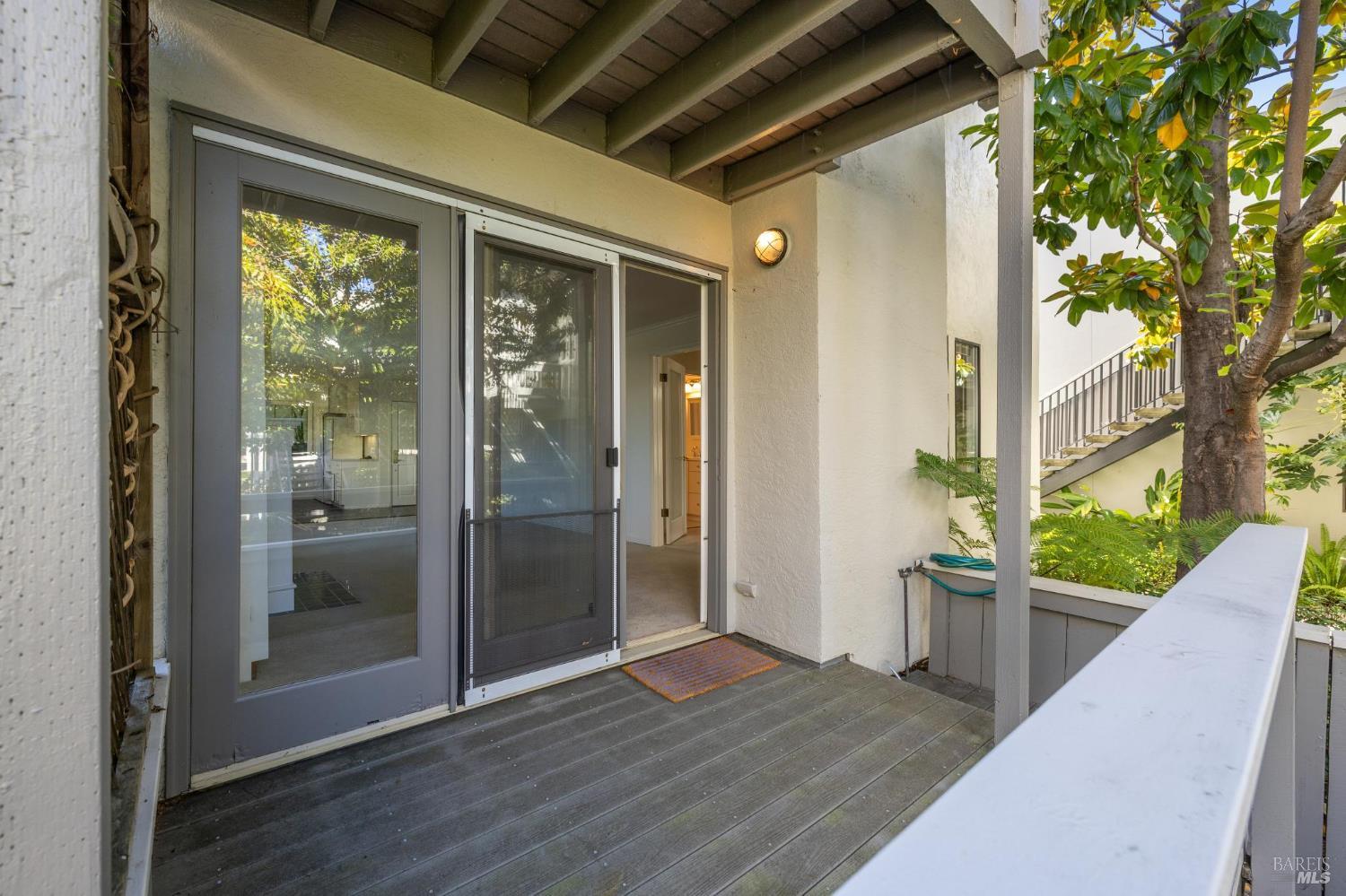 Detail Gallery Image 9 of 27 For 505 Larkspur Plaza Dr #9,  Larkspur,  CA 94939 - 2 Beds | 1 Baths