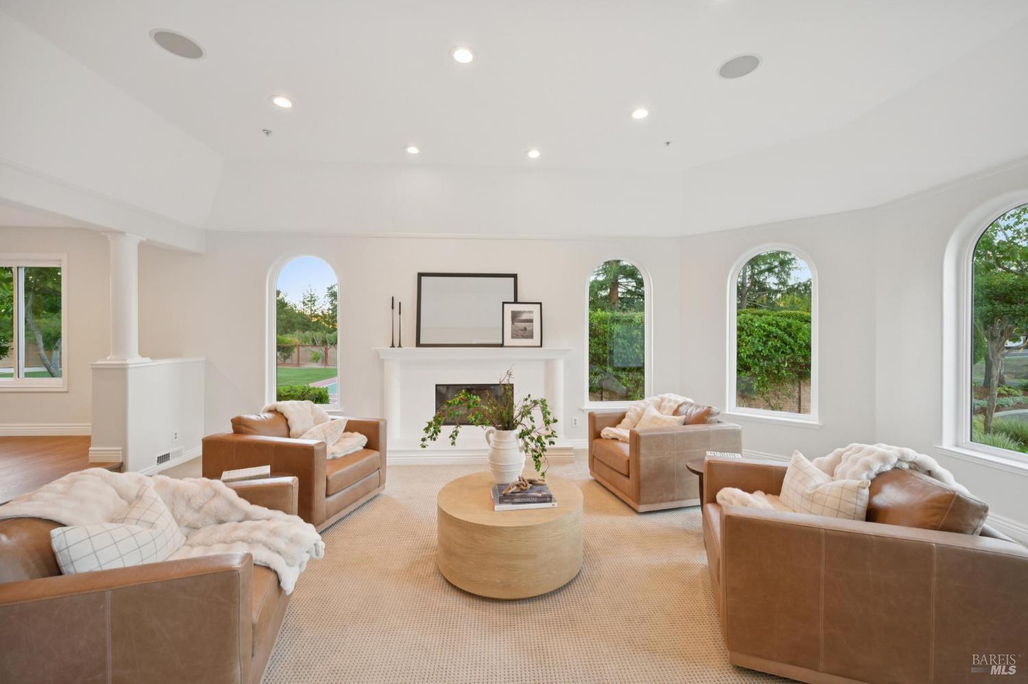 Detail Gallery Image 8 of 74 For 10 Chamberlain Ave, Novato,  CA 94947 - 5 Beds | 3/1 Baths