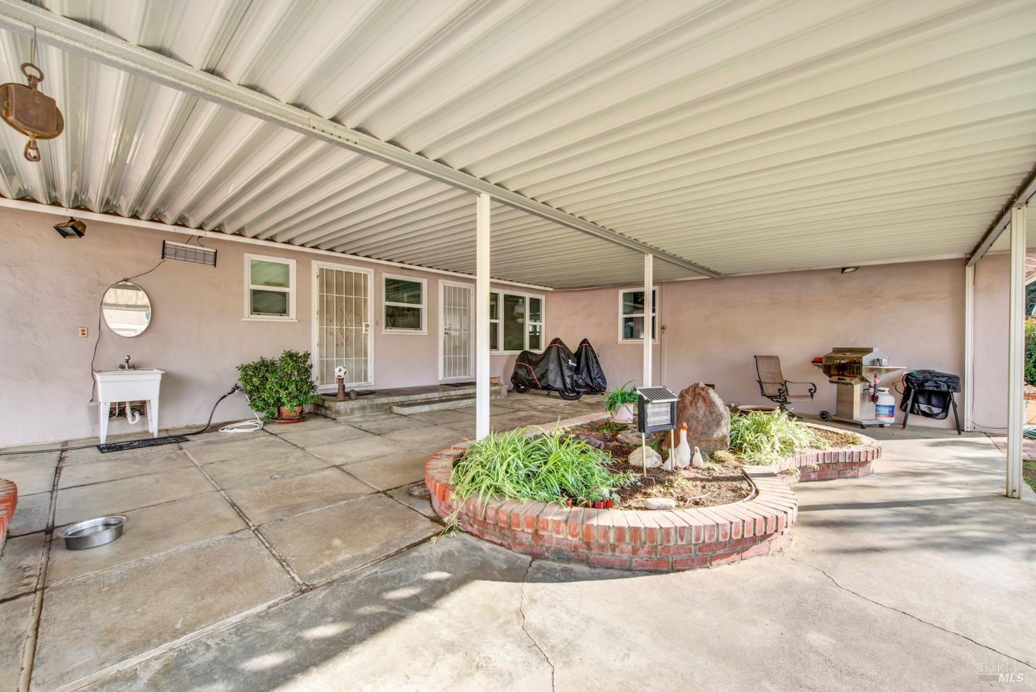 Detail Gallery Image 72 of 79 For 689 W C St, Dixon,  CA 95620 - 3 Beds | 3 Baths