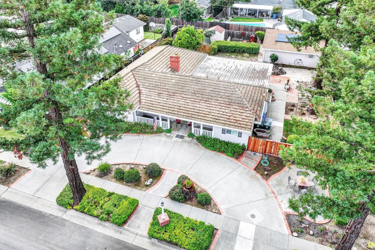 Detail Gallery Image 7 of 79 For 689 W C St, Dixon,  CA 95620 - 3 Beds | 3 Baths