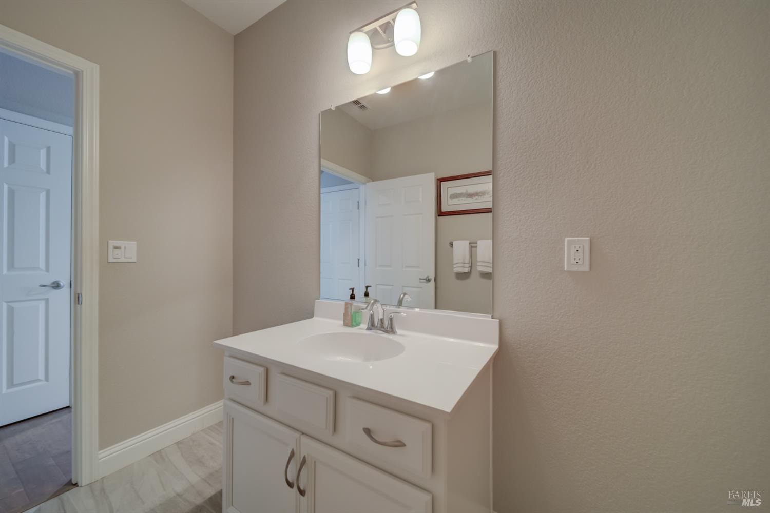 Detail Gallery Image 11 of 21 For 2135 Eva St, Napa,  CA 94559 - 3 Beds | 2/1 Baths