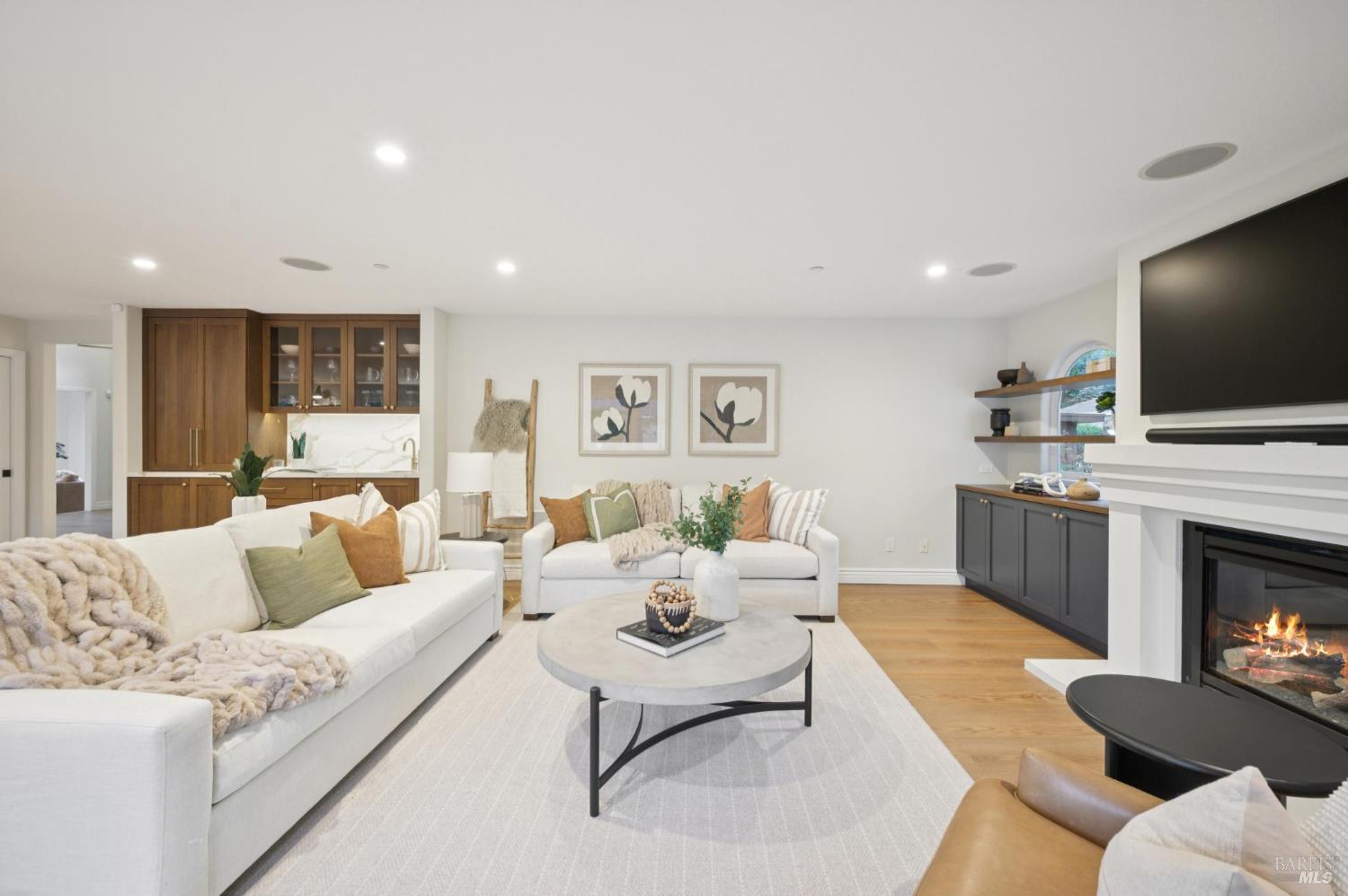 Detail Gallery Image 28 of 74 For 10 Chamberlain Ave, Novato,  CA 94947 - 5 Beds | 3/1 Baths