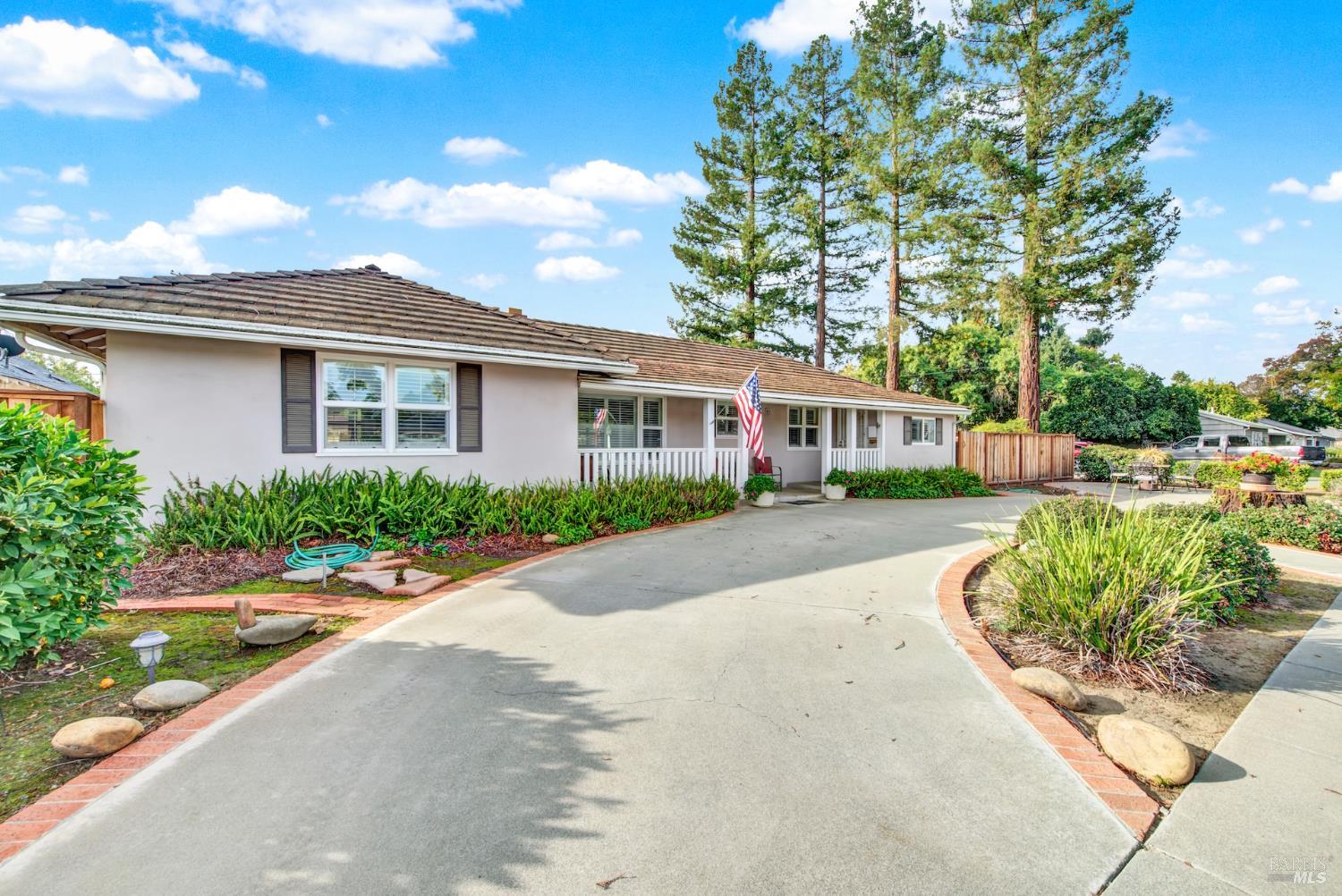 Detail Gallery Image 9 of 79 For 689 W C St, Dixon,  CA 95620 - 3 Beds | 3 Baths