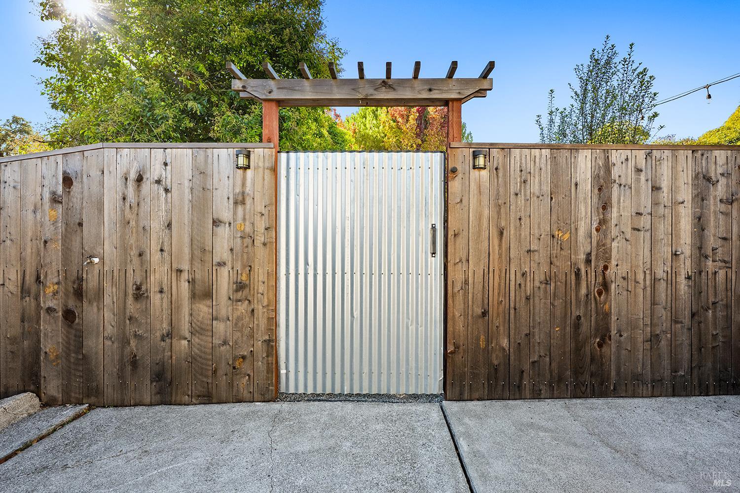 Detail Gallery Image 29 of 39 For 2595 Hardies Ln, Santa Rosa,  CA 95403 - 3 Beds | 2/1 Baths