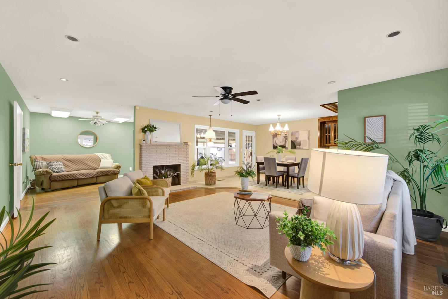 Detail Gallery Image 18 of 79 For 689 W C St, Dixon,  CA 95620 - 3 Beds | 3 Baths