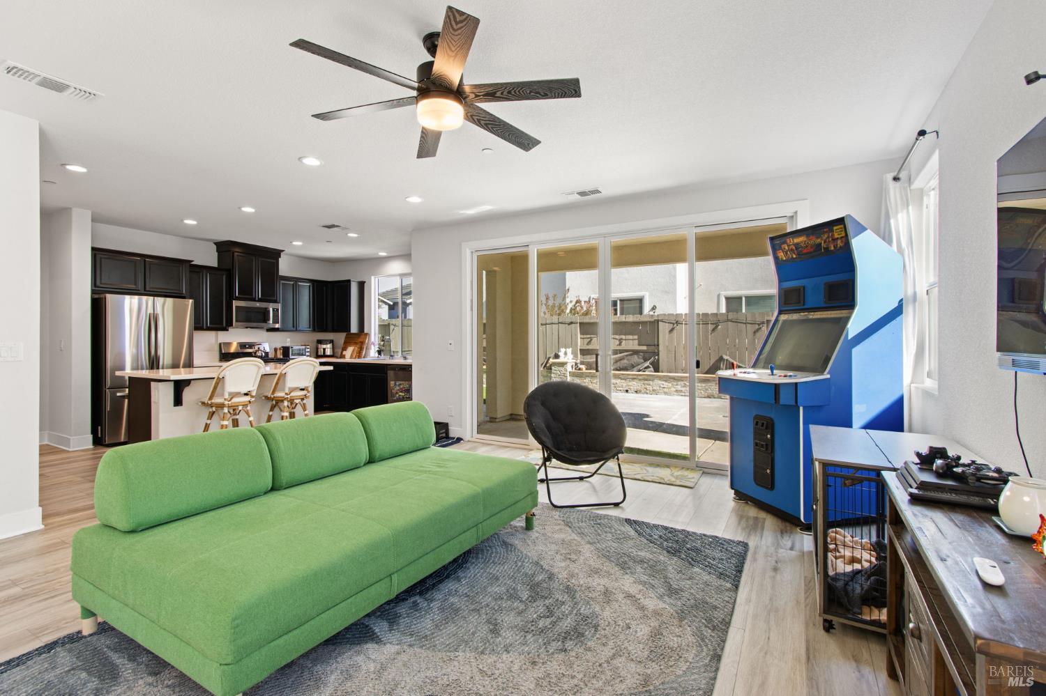 Detail Gallery Image 7 of 27 For 845 Cosmos Dr, Vacaville,  CA 95687 - 4 Beds | 3 Baths