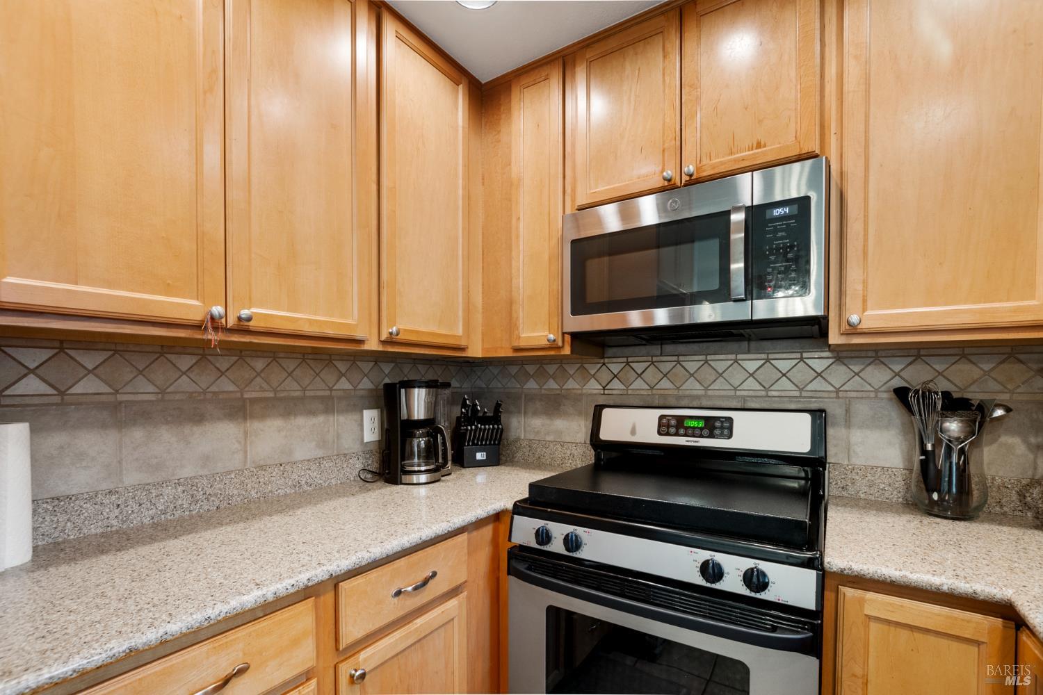 Detail Gallery Image 13 of 53 For 3315 Yulupa Ave, Santa Rosa,  CA 95405 - 3 Beds | 2 Baths