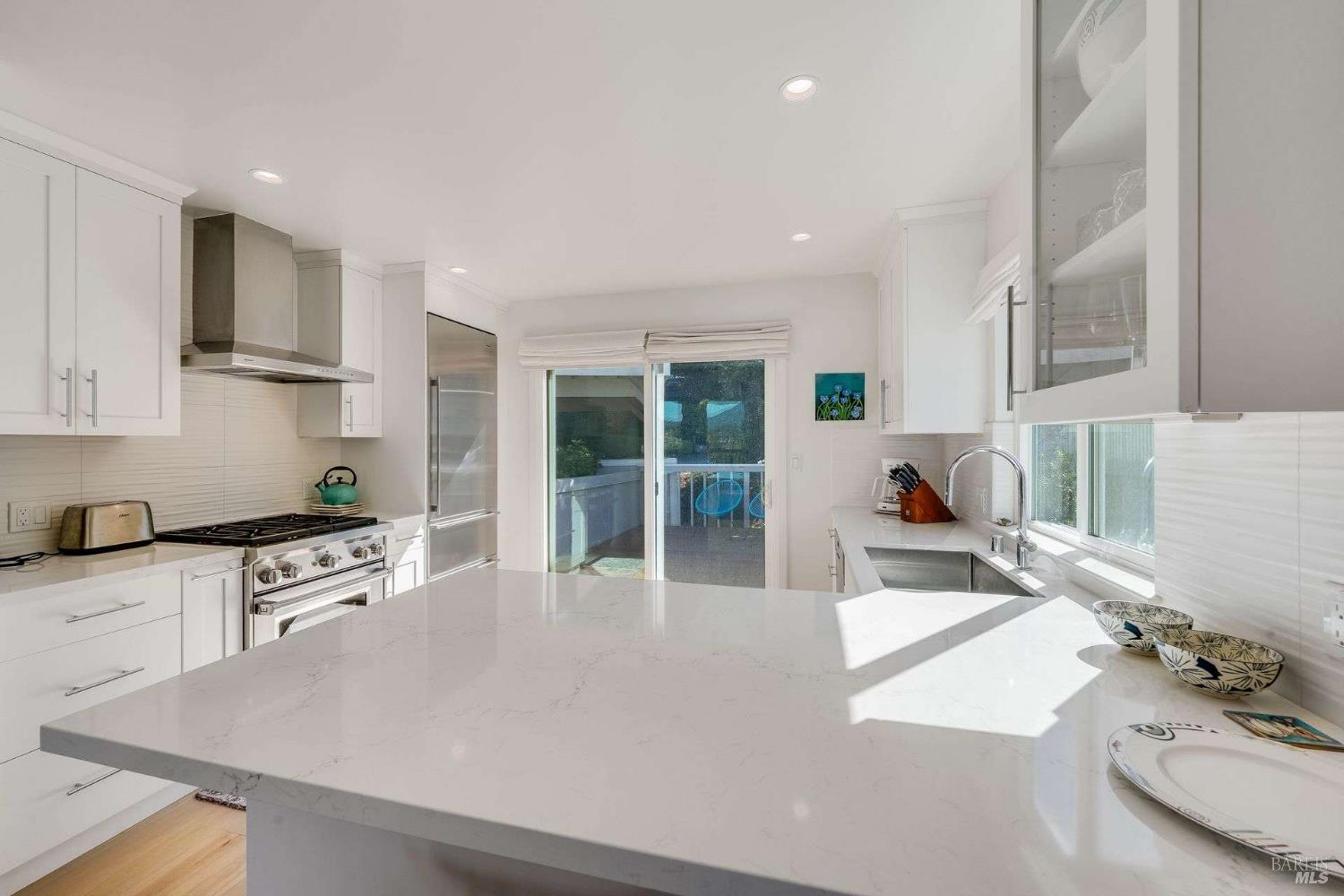 Detail Gallery Image 9 of 34 For 43 Marin Ave, Sausalito,  CA 94965 - 3 Beds | 2/1 Baths