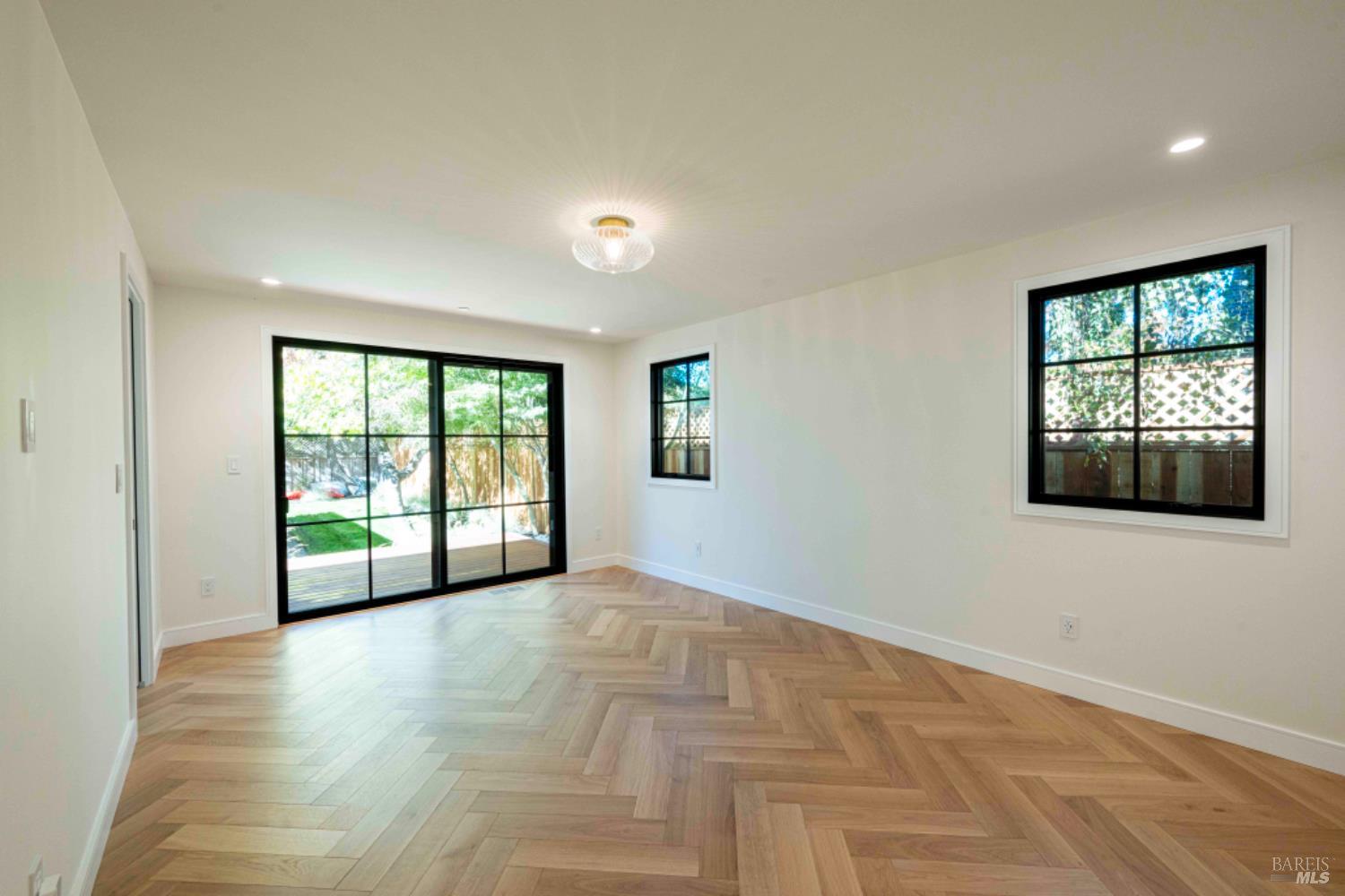 Detail Gallery Image 18 of 36 For 851 Second St, Sonoma,  CA 95476 - 4 Beds | 3 Baths