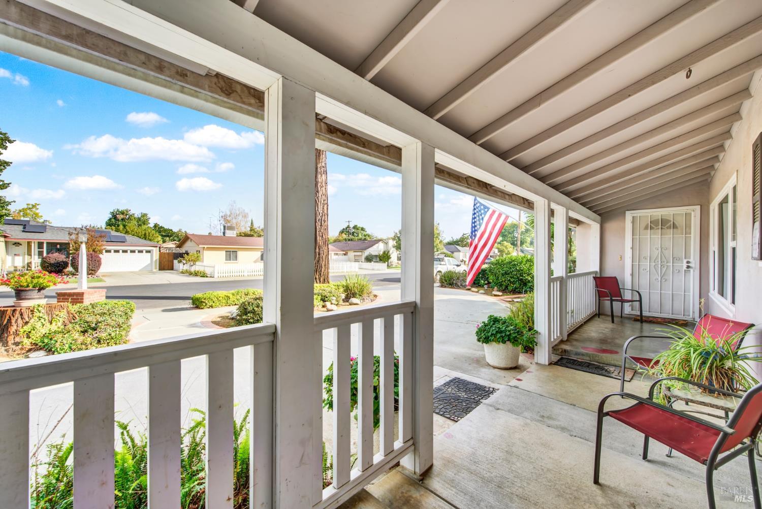 Detail Gallery Image 16 of 79 For 689 W C St, Dixon,  CA 95620 - 3 Beds | 3 Baths