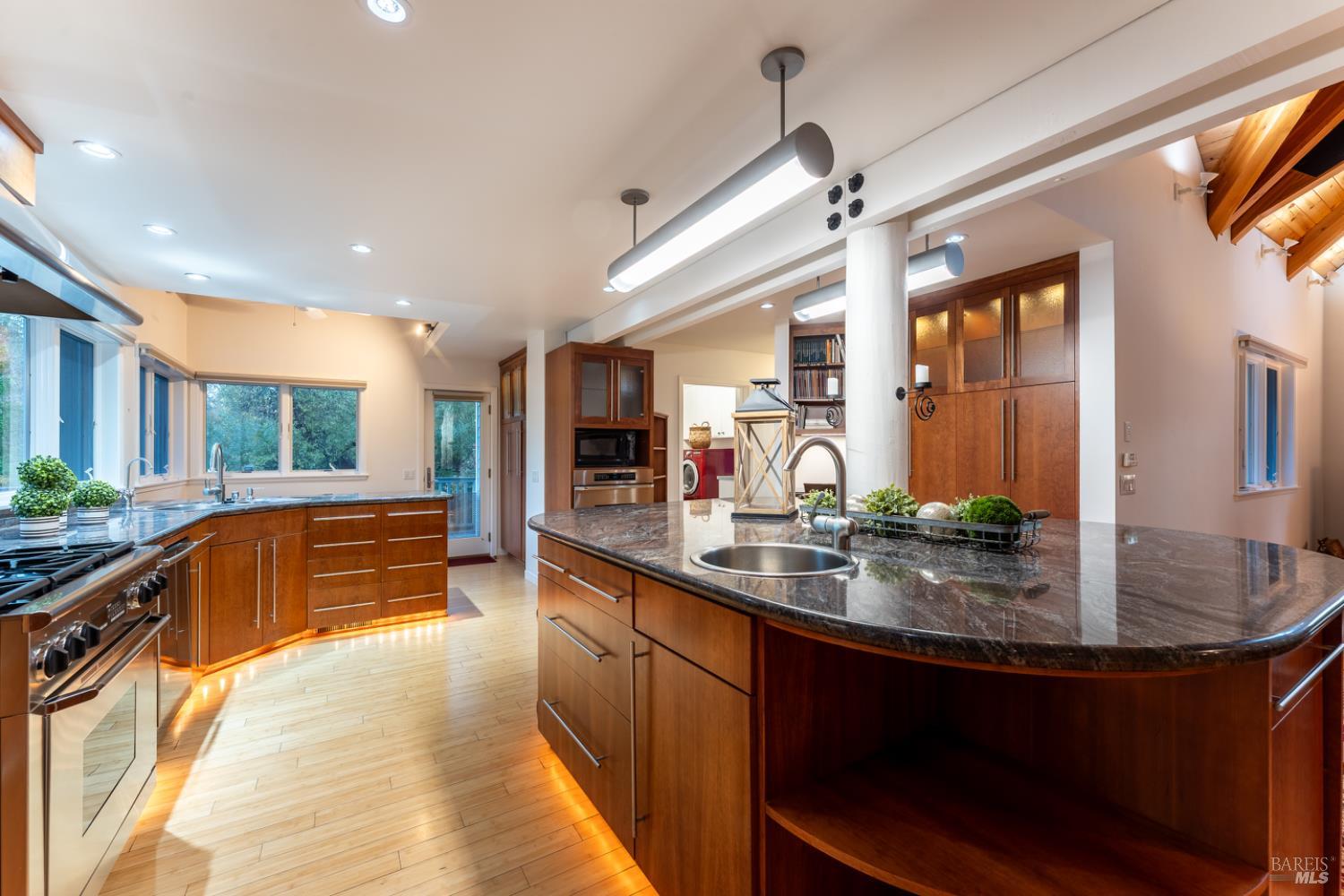 Detail Gallery Image 11 of 89 For 8301 West Side Potter Valley Rd, Potter Valley,  CA 95469 - 2 Beds | 3 Baths