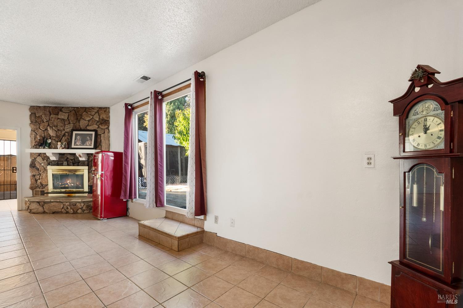 Detail Gallery Image 21 of 44 For 240 W Carolyn Dr, American Canyon,  CA 94503 - 4 Beds | 2 Baths