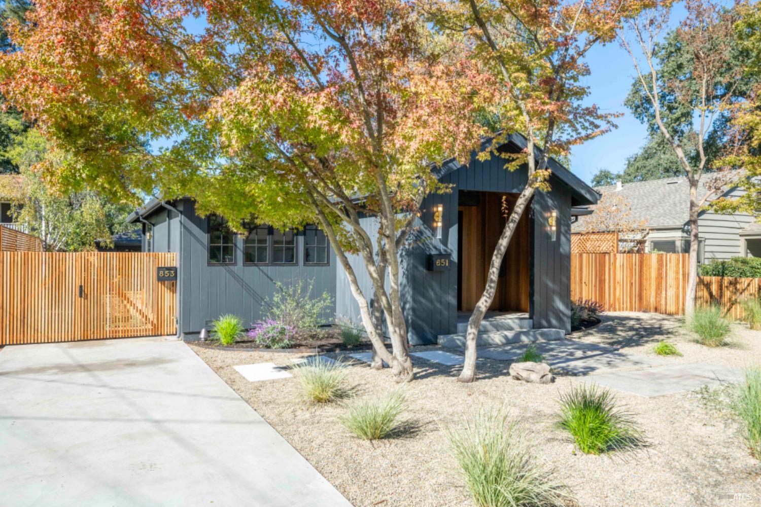 Detail Gallery Image 2 of 36 For 851 Second St, Sonoma,  CA 95476 - 4 Beds | 3 Baths