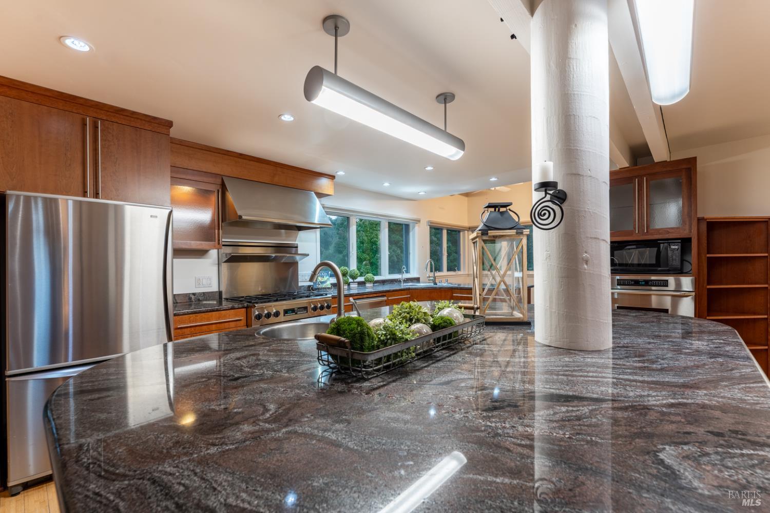 Detail Gallery Image 10 of 89 For 8301 West Side Potter Valley Rd, Potter Valley,  CA 95469 - 2 Beds | 3 Baths